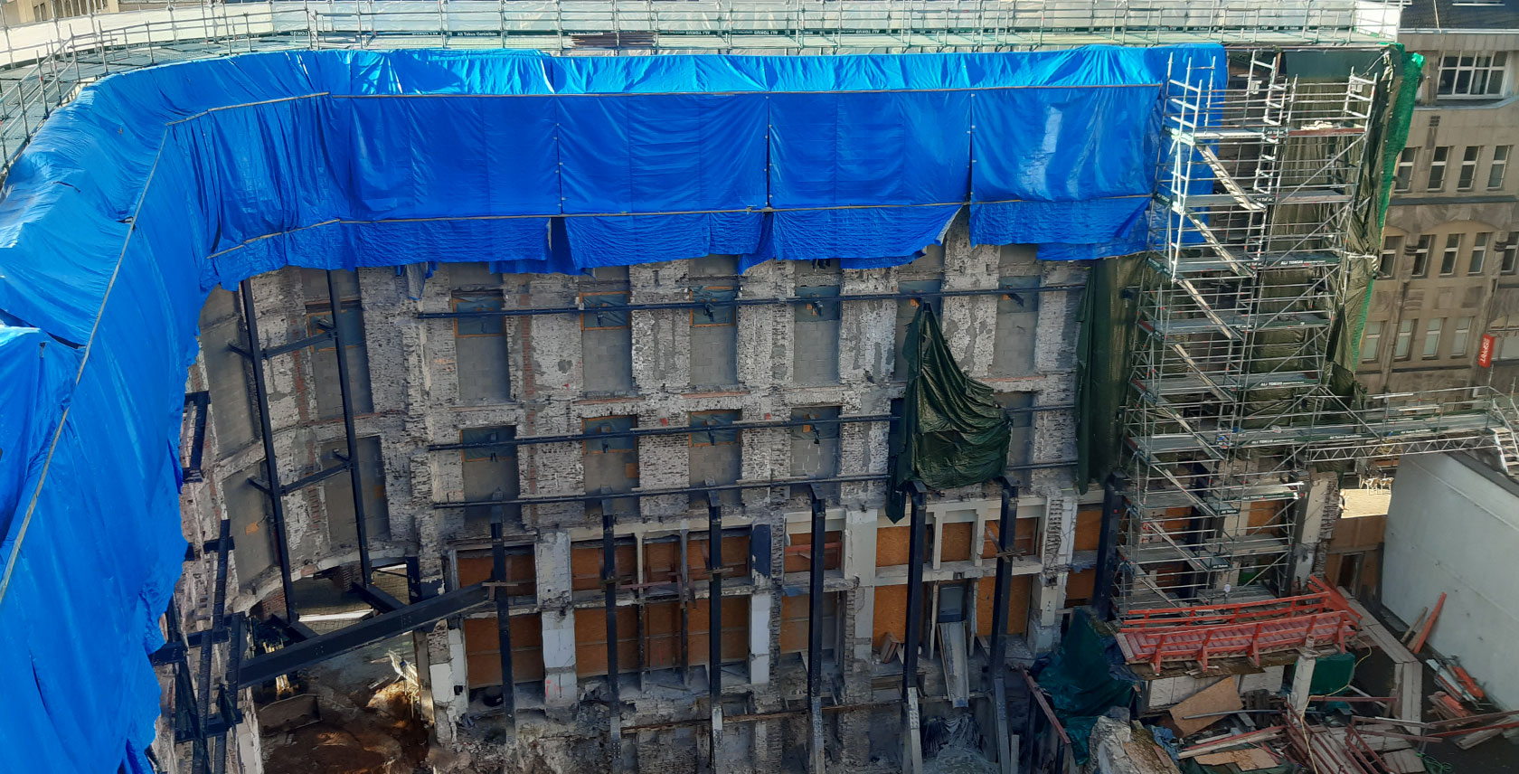 Monitoring the historic Dom Carre Hotel during renovation